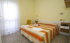 Hotel Derna Viareggio